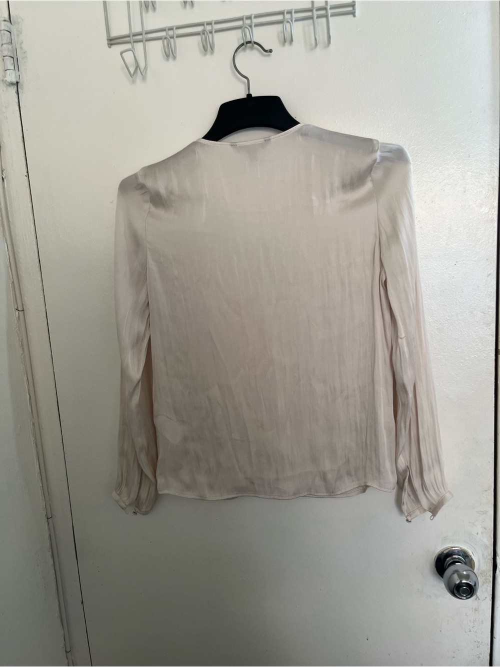 Banana Republic Ivory V-Neck Long Sleeve Blouse - Picture 2 of 5